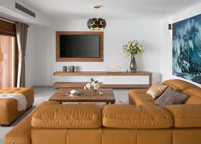 Malibu Eclipse - Luxury With Pool & Villa