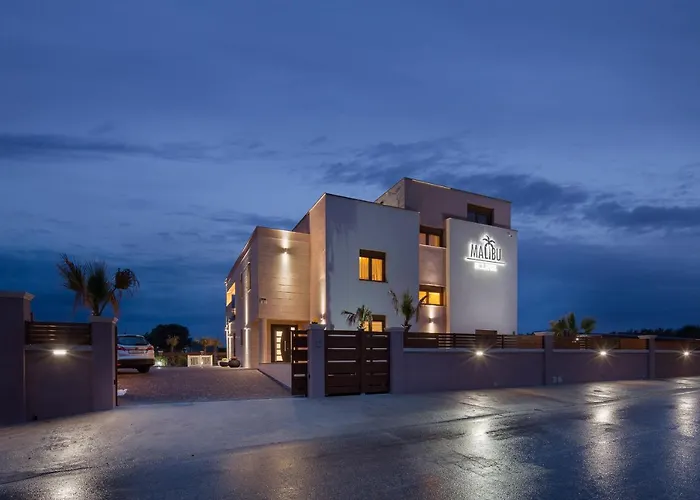 Villa Malibu Eclipse - Luxury With Pool & Vir