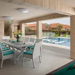 Malibu Eclipse - Luxury With Pool & Villa