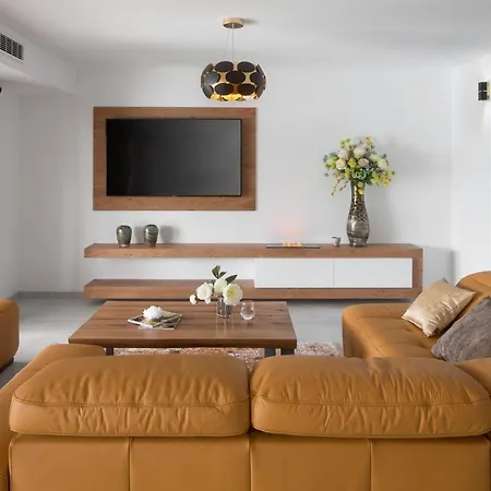 Malibu Eclipse - Luxury With Pool & Villa
