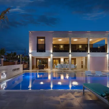 Malibu Eclipse - Luxury With Pool & Villa Vir