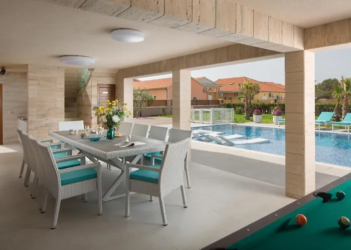 Malibu Eclipse - Luxury With Pool & Villa