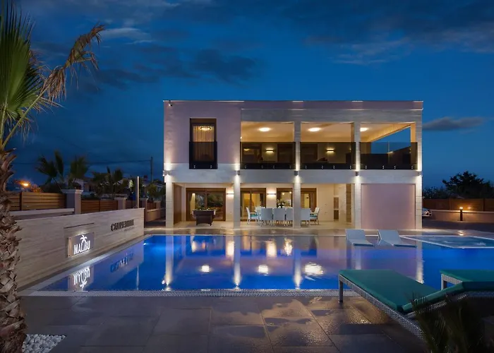 Malibu Eclipse - Luxury With Pool & Villa Vir