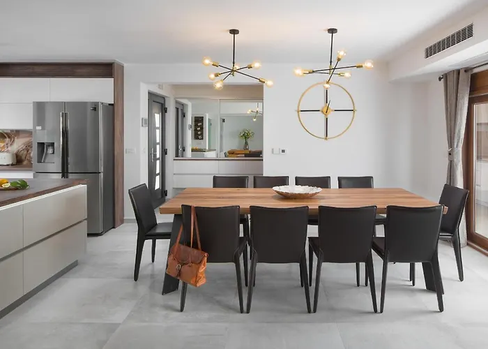 Malibu Eclipse - Luxury With Pool & Villa Vir