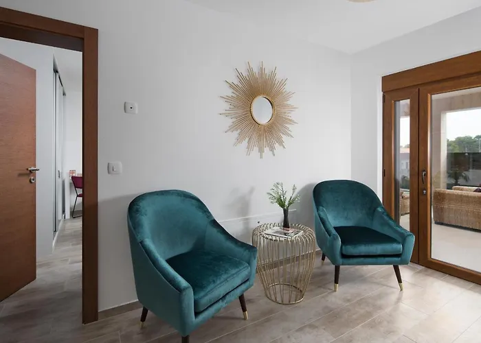 Malibu Eclipse - Luxury With Pool & Villa